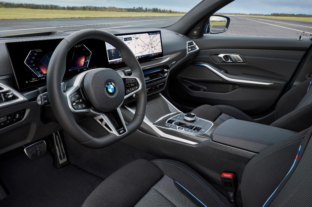 bmw-serie-3-berline-330i-bleu-2024-interieur-1-bd